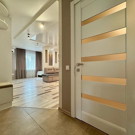 Apartpoltava Розкішна Студія З Кутовою Ванною, 1-Й Будинок Біля Корпусного Парку, Панорамний Балкон מראה חיצוני תמונה