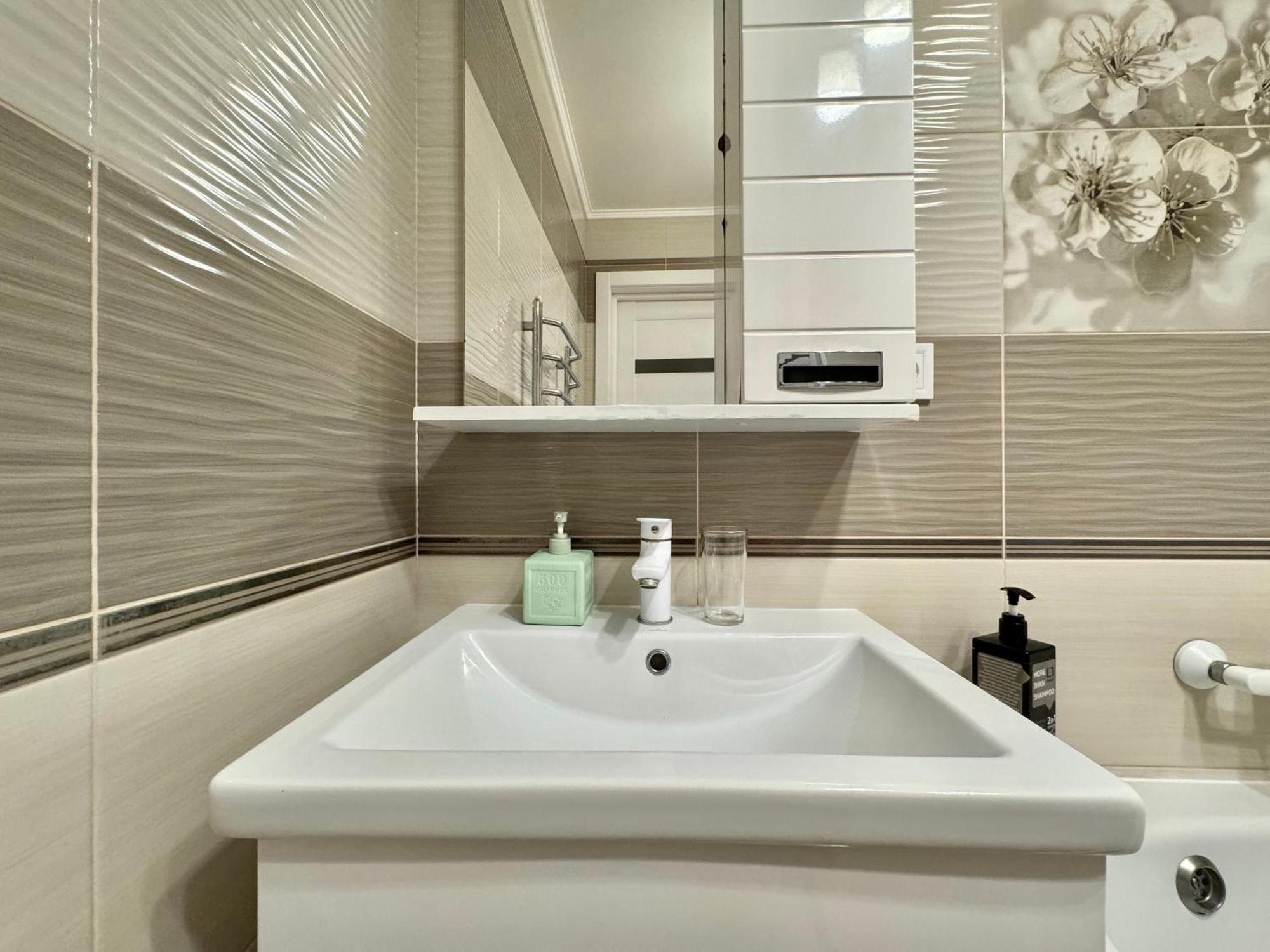 Apartpoltava Розкішна Студія З Кутовою Ванною, 1-Й Будинок Біля Корпусного Парку, Панорамний Балкон מראה חיצוני תמונה