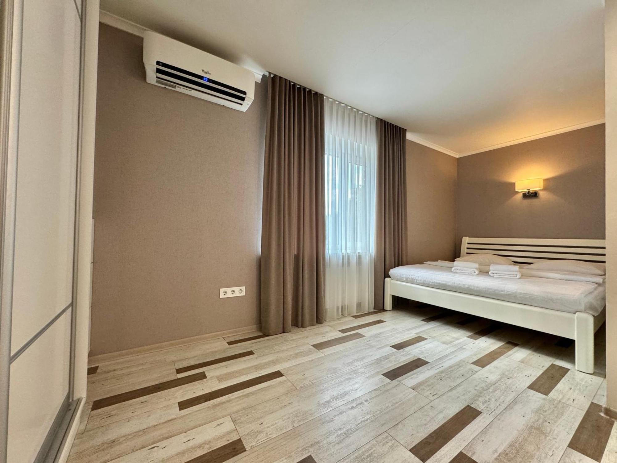 Apartpoltava Розкішна Студія З Кутовою Ванною, 1-Й Будинок Біля Корпусного Парку, Панорамний Балкон מראה חיצוני תמונה