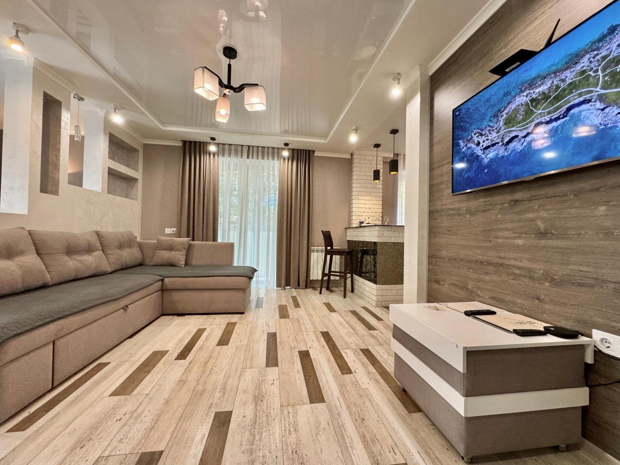 Apartpoltava Розкішна Студія З Кутовою Ванною, 1-Й Будинок Біля Корпусного Парку, Панорамний Балкон מראה חיצוני תמונה